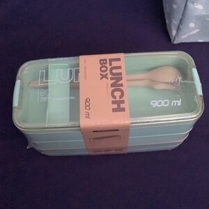 Japanese lunch box includes tote bag